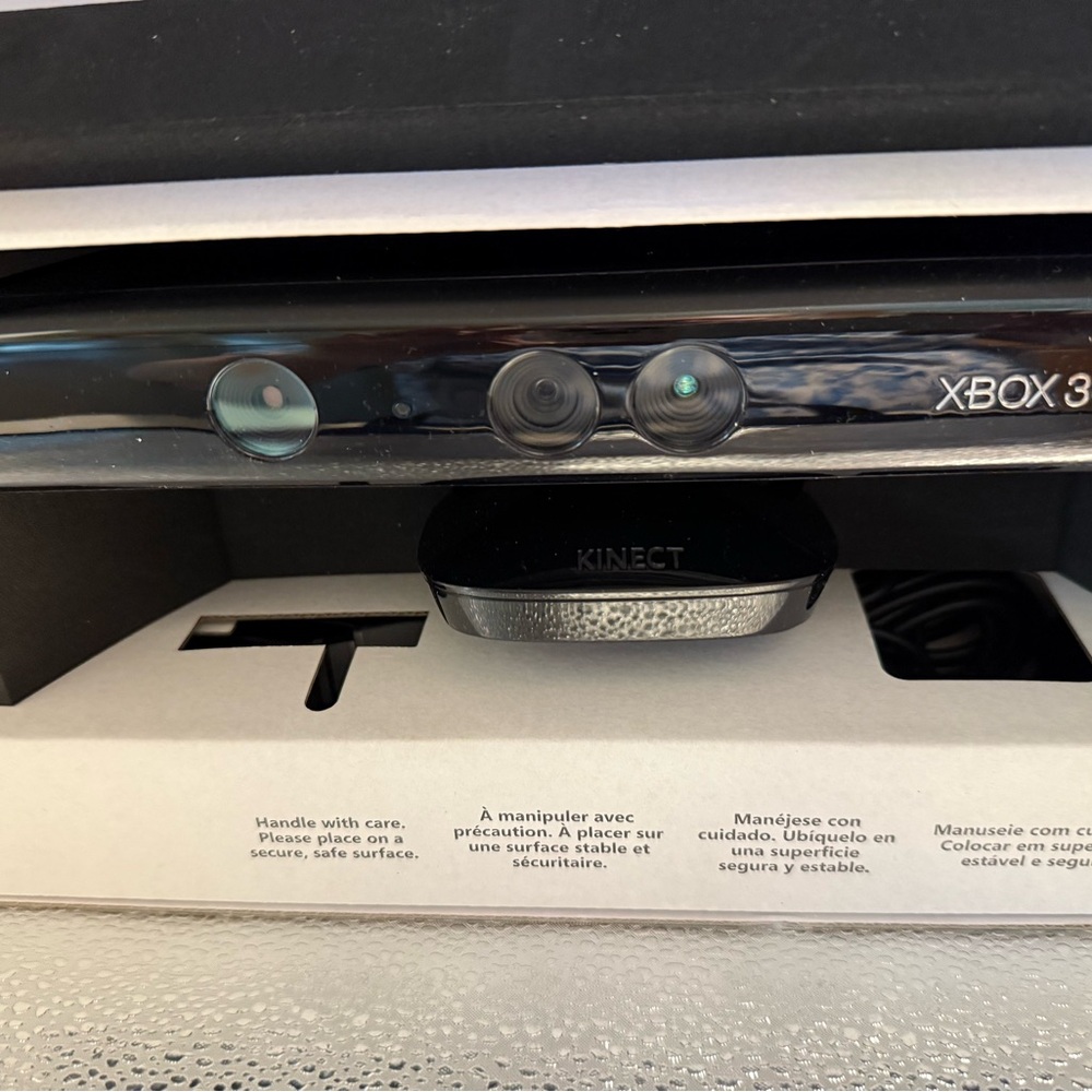 Xbox 360 Kinect Sensor - Black - Picture 3 of 8